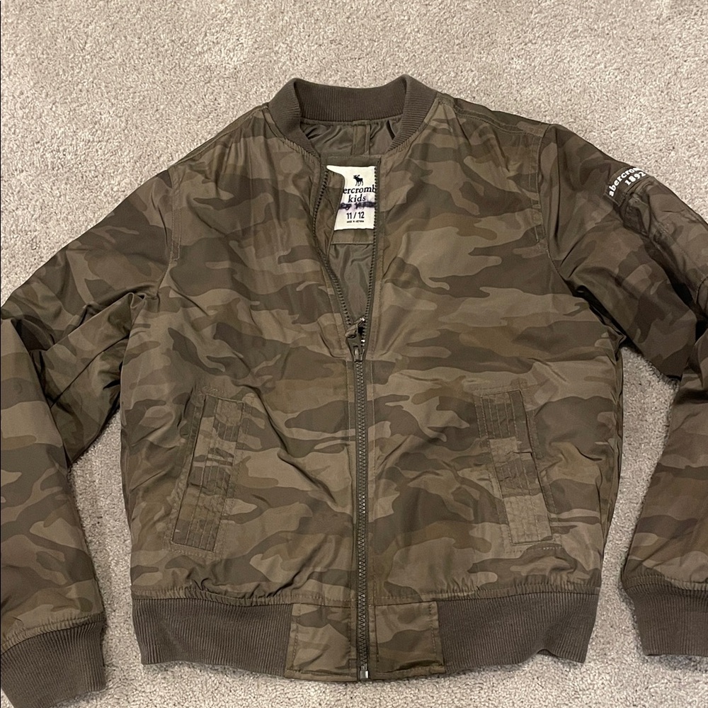Abercrombie kids camo lightweight jacket